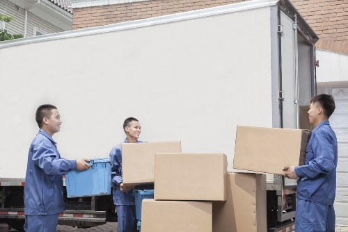 Careful handling of household belongings during a local relocation