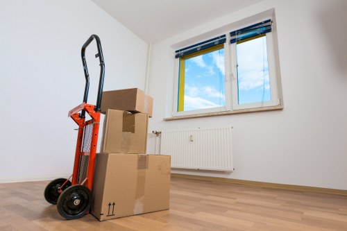 Removal vehicle prepared for a transparent free quote service